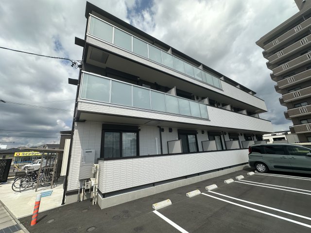 【クインシー１８の建物外観】