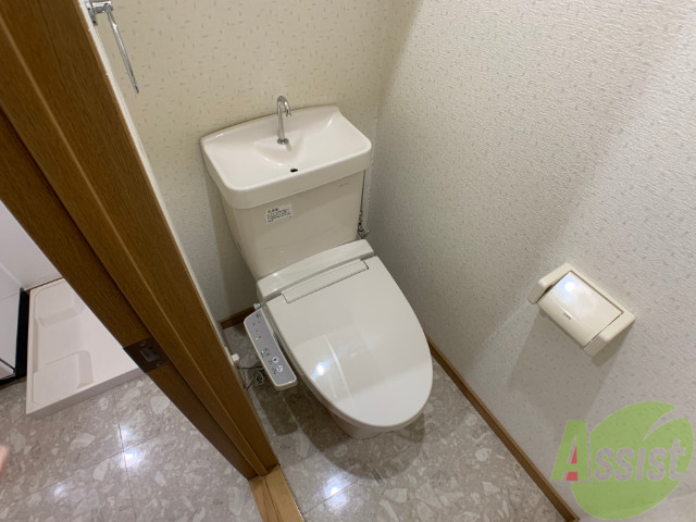 トイレ　トイレにはもちろんウォシュレットがついてます