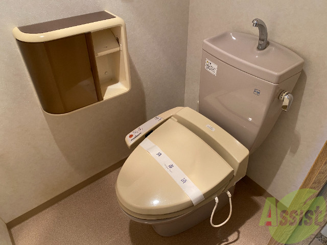 トイレ　ウォシュレット機能がついたトイレです。安心して使用できますね