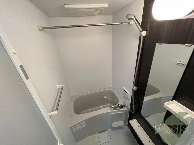 バス・シャワールーム　清潔感のある浴室ですね。機能性も使い勝手も良さそうです。