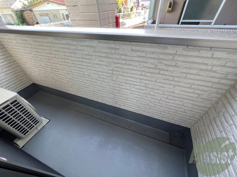 バルコニー　このバルコニースペースは洗濯物も問題なく干せそうですね。