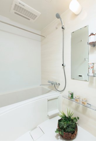 バス・シャワールーム　清潔感のある浴室です！