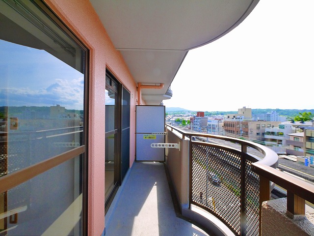 バルコニー　お洗濯にも便利なバルコニー付き