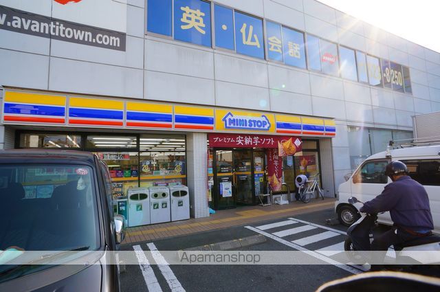 コンビニ　ミニストップ（コンビニ）まで657m