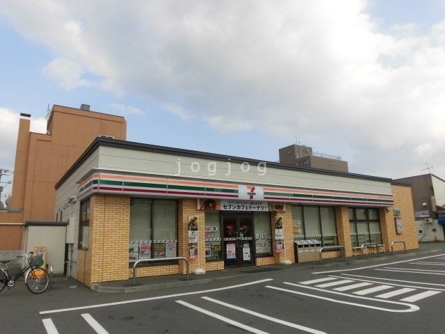 コンビニ　セブンイレブン千歳錦町店（コンビニ）まで385m