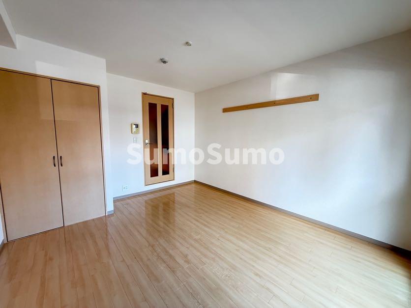 その他部屋・スペース　開放的な寝室です