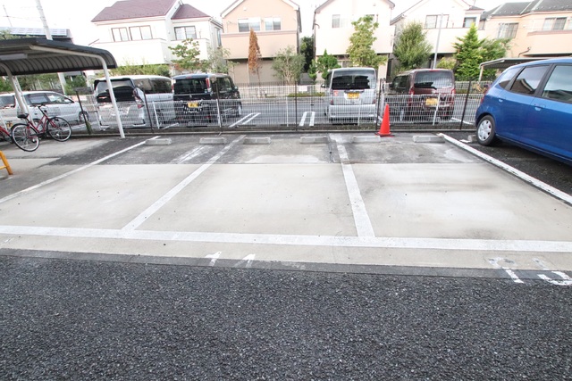 駐車場　★敷地内駐車場★（空き状況・使用料等詳細はご確認下さい）