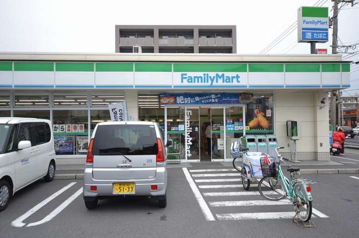 コンビニ　ファミリーマート（コンビニ）まで365m