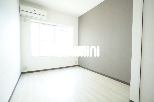 居室・リビング　※同物件別号室の参考写真です。