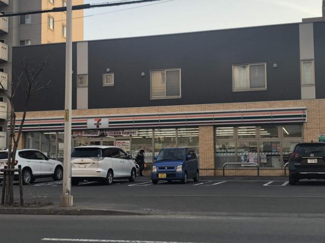 コンビニ　セブンイレブン（コンビニ）まで284m