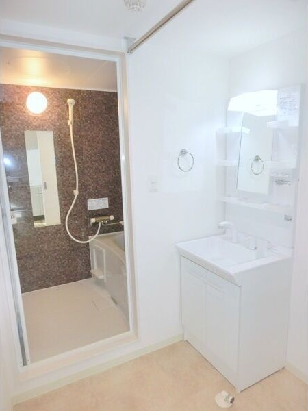 洗面設備　朝の身支度に便利な洗面台です♪