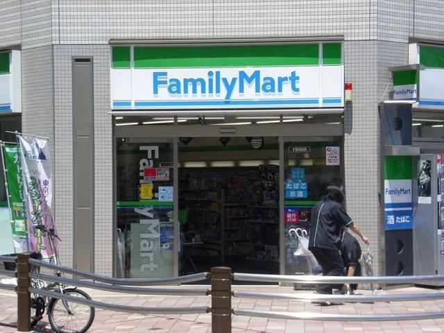 コンビニ　ファミマ（コンビニ）まで600m