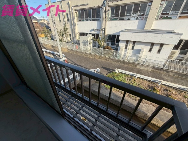 バルコニー　同物件別室の写真です。