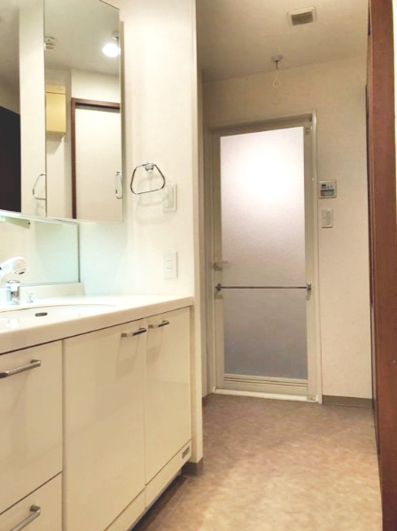 洗面設備　◇広々とした洗面所