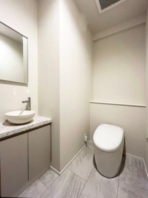 トイレ　※写真は同タイプ住戸です。