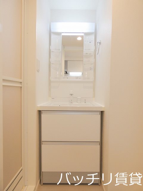 洗面設備　別号室タイプの為、現状を優先致します。