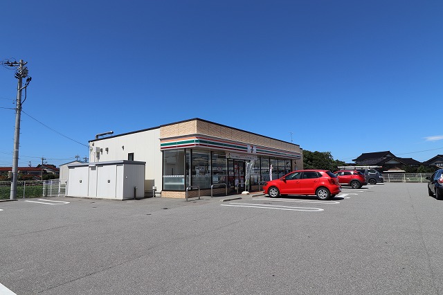 コンビニ　セブンイレブン（コンビニ）まで1018m