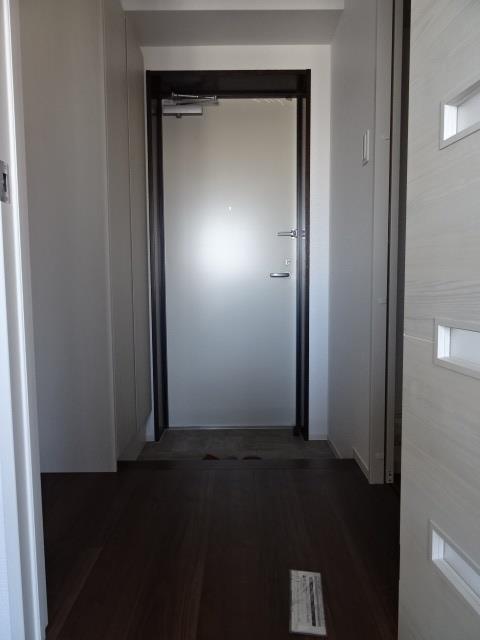 玄関　イメージ写真（同じ間取りの他部屋の写真です）