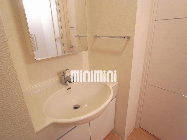 洗面設備　朝の準備で大活躍な独立洗面台です