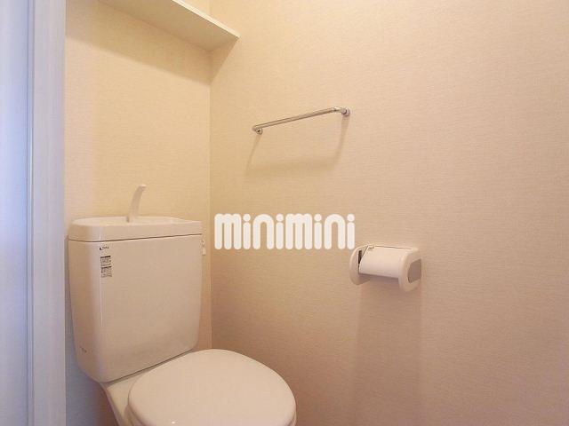 トイレ　清潔感溢れるお手洗いです