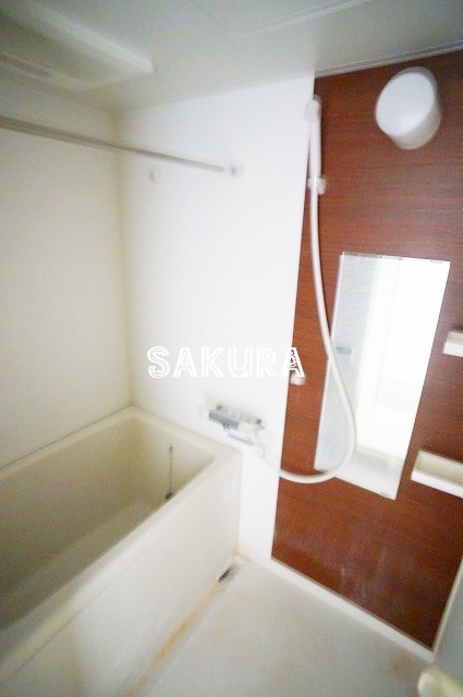 バス・シャワールーム　雨の日でも安心の浴室乾燥機付きです♪