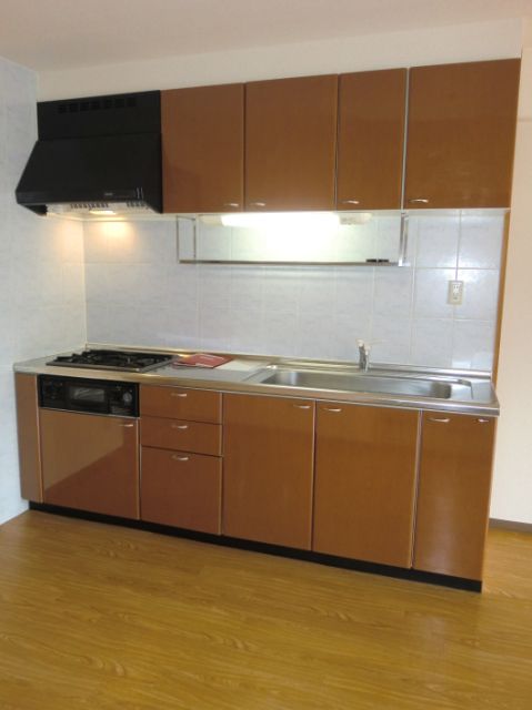 キッチン　３口ガスコンロのシステムキッチン