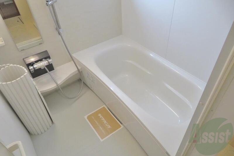 バス・シャワールーム　お風呂はこれだけ広ければ足を延ばせそうですねー。