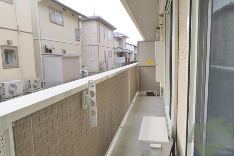 バルコニー　バルコニーは広々で洗濯物も干しやすい。
