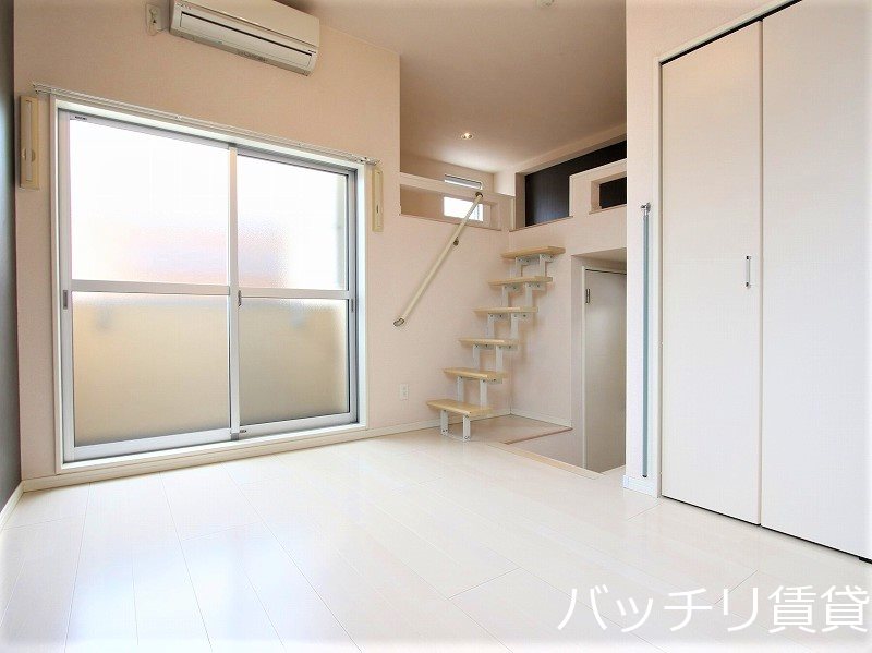 居室・リビング　同型タイプの為、現状を優先致します。