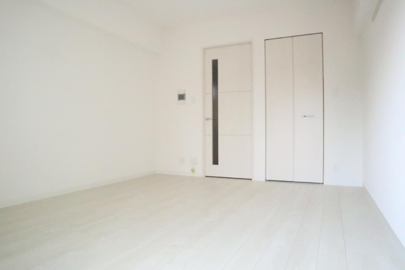 居室・リビング　白基調の明るいお部屋です。