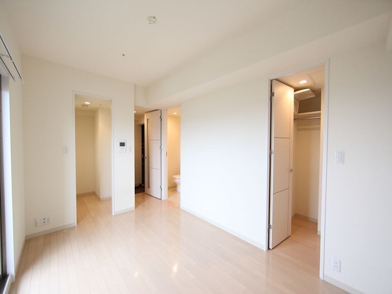 居室・リビング　洋室8.1帖　ウォークインクローゼット付（収納充実してます）