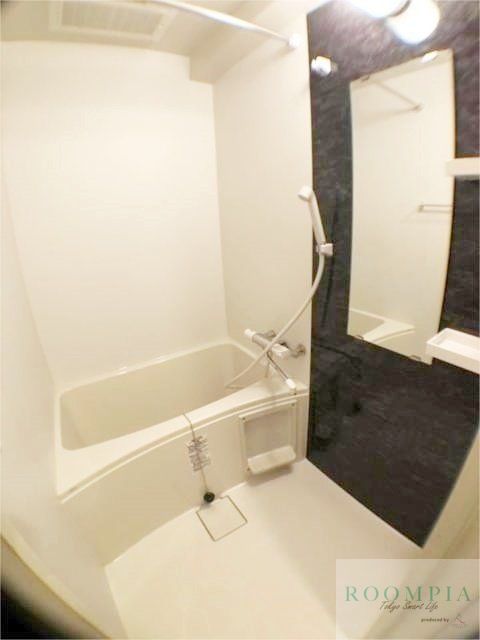 バス・シャワールーム　※同タイプの別のお部屋です。