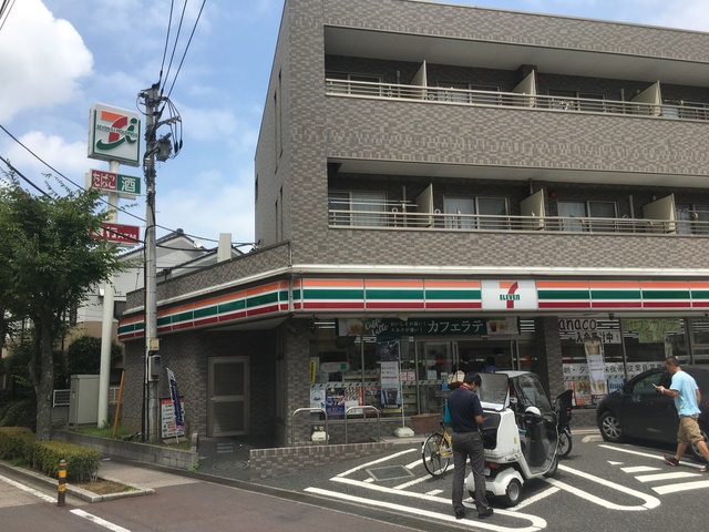 コンビニ　セブンイレブン（コンビニ）まで637m