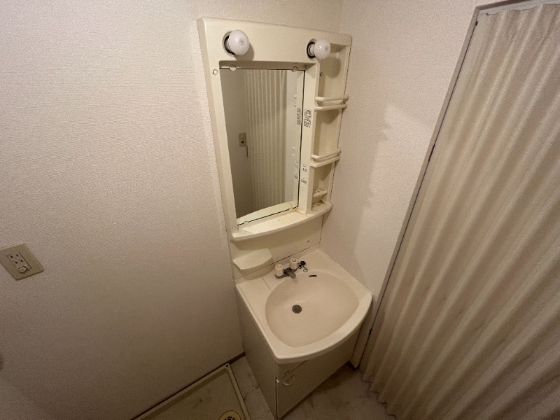 洗面設備　同仕様