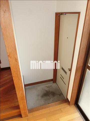 玄関　ゆとりある広さの玄関です。