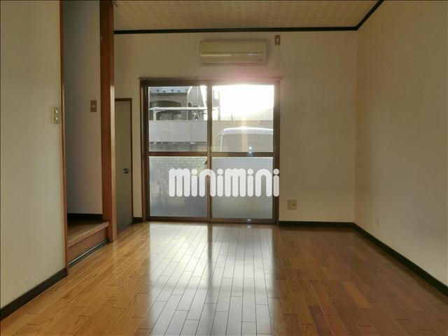 居室・リビング　明るい日差しの差し込むお部屋。