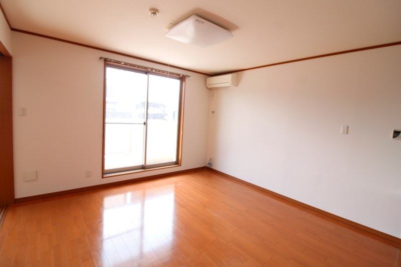 居室・リビング　明るい雰囲気のお部屋です！