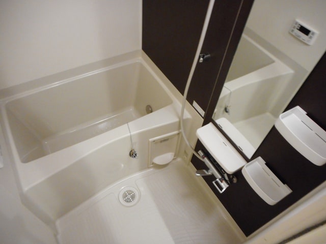 バス・シャワールーム　便利な追い焚き機能、浴室乾燥機付き♪