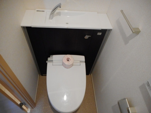 トイレ　温水洗浄便座機能付き♪