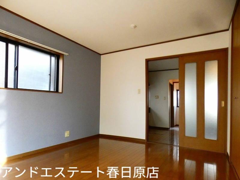 居室・リビング　２面採光の角部屋