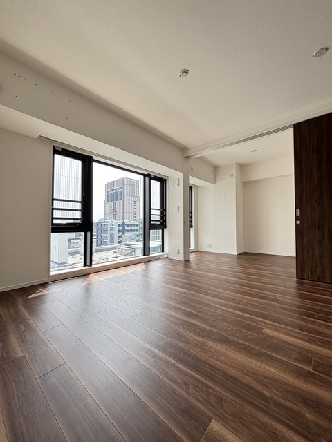 居室・リビング　家具家電備品は賃貸条件に含まれません（エアコンは撤去予定）