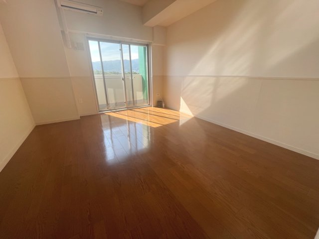 居室・リビング　洋室10.4帖！エアコン・ネット無料あります♪