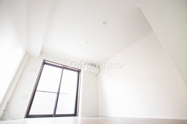 居室・リビング　☆陽の差し込む明るいリビング☆