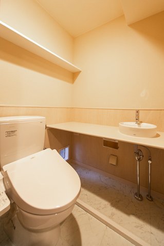 トイレ　※写真は同タイプ住戸です。