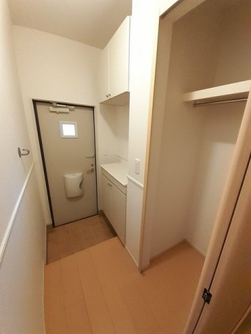 玄関　シューズボックス付きの玄関です★