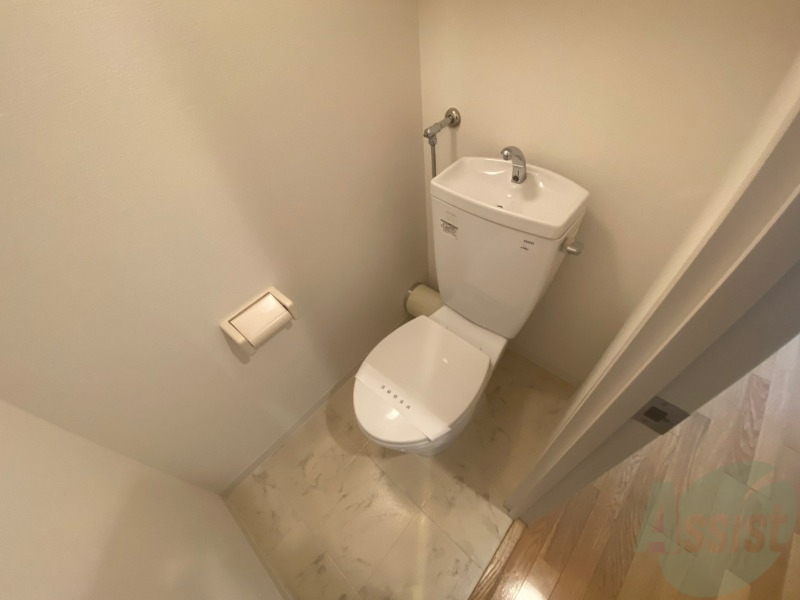 トイレ　こちらはトイレです。清潔感があり、安心して使用できます。