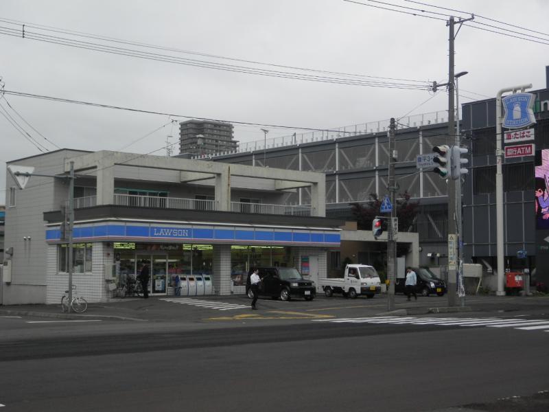 コンビニ　ローソン札幌豊平7条十丁目店（コンビニ）まで327m
