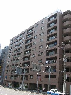 建物外観　横浜駅まで徒歩５分、３駅利用可能な好立地！