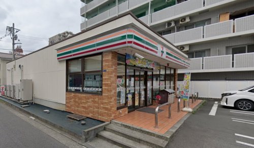 コンビニ　セブン-イレブン 平塚老松町店（コンビニ）まで669m