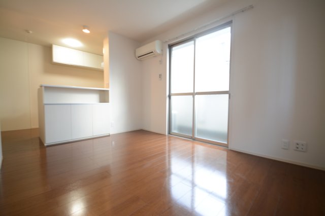 居室・リビング　画像は別号室。ご参考にどうぞ